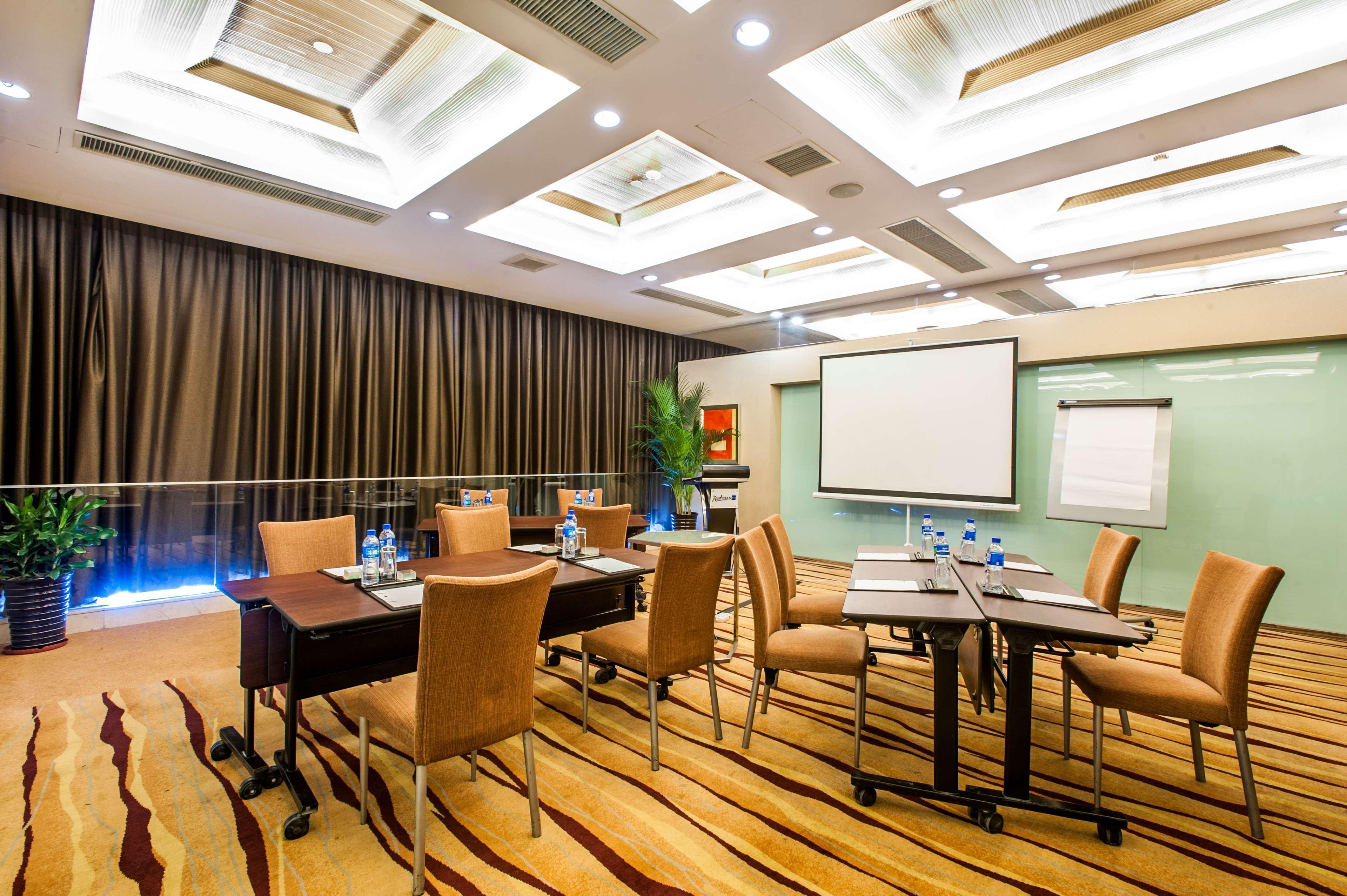 Radisson Tianjin Hotel Bagian luar foto